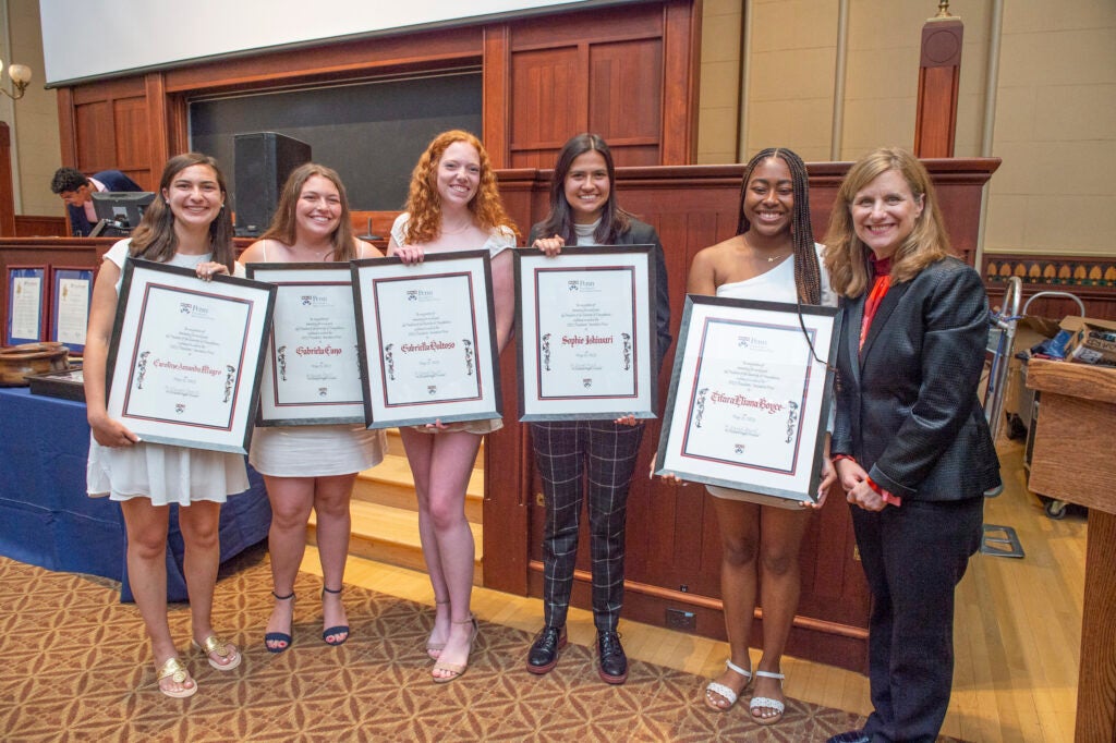 President Liz Magill with the winners of the President's Innovation Prize. (Image: Prestige Portraits)